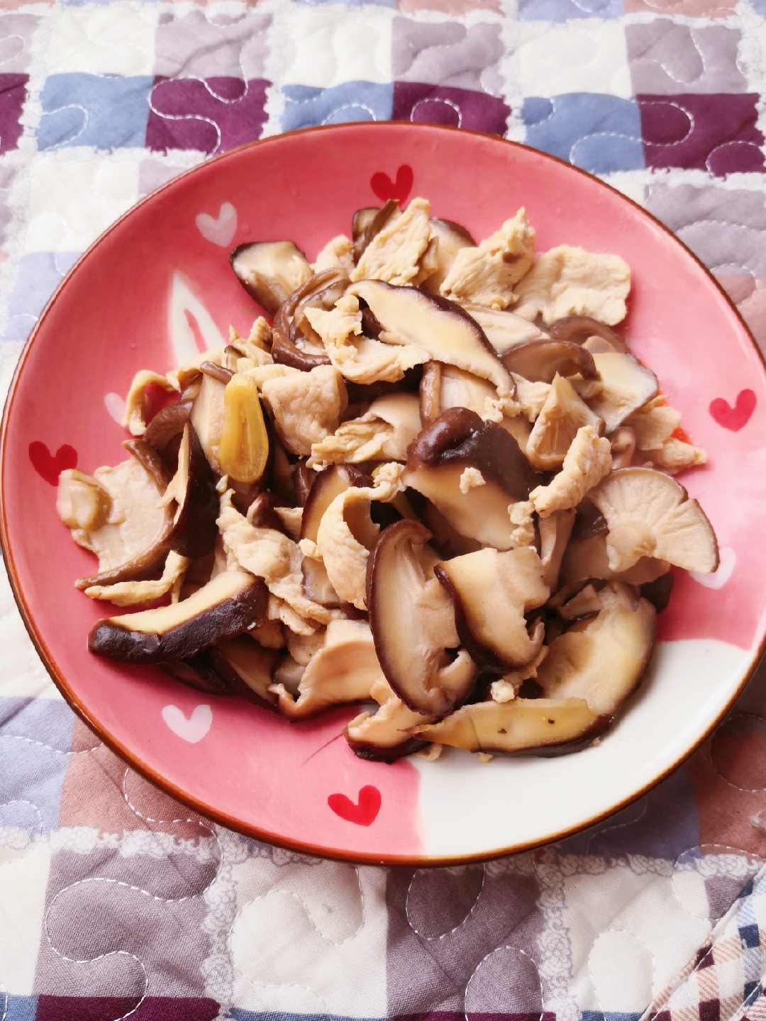 香菇炒肉的做法-家常味炒菜譜-易網健康養生網 香菇炒肉的做法-家常味炒菜譜