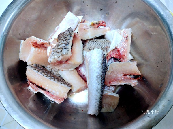 辣椒炒魚渣的做法-香辣味炒菜譜-易網(wǎng)<a href=http://www.aoa7937.com/ target=_blank class=infotextkey>健康養(yǎng)生</a>網(wǎng) 辣椒炒魚渣的做法-香辣味炒菜譜