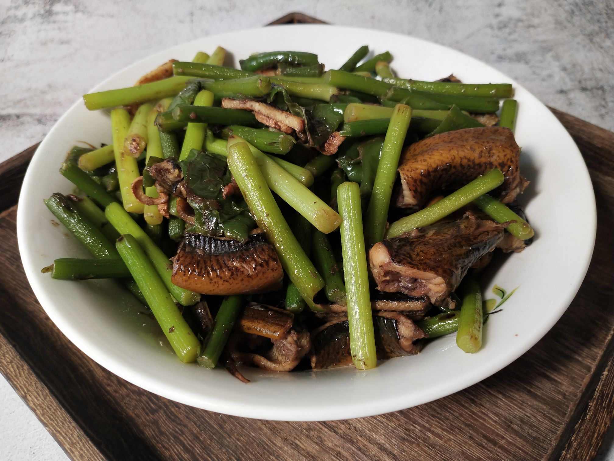 蒜薹燒鱔魚的做法-家常味燒菜譜-易網健康養生網 蒜薹燒鱔魚的做法-家常味燒菜譜