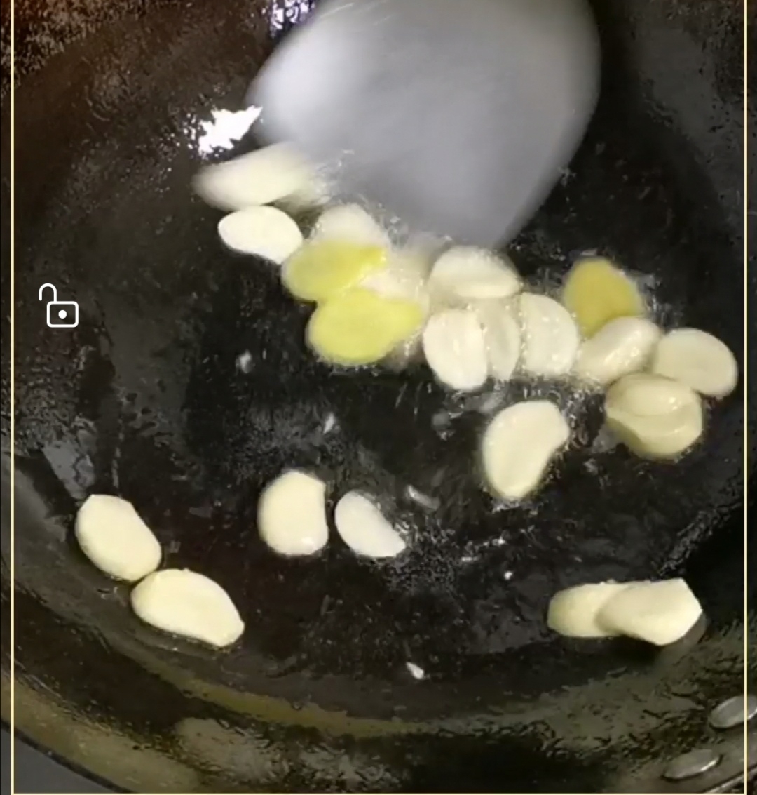 洋蔥冬菇燜雞的做法-咸鮮味燜菜譜
