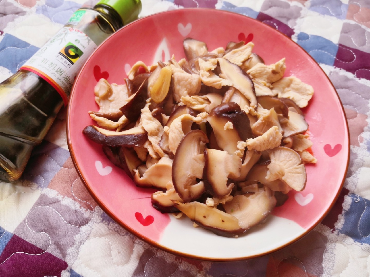 香菇炒肉的做法-家常味炒菜譜-易網健康養生網 香菇炒肉的做法-家常味炒菜譜