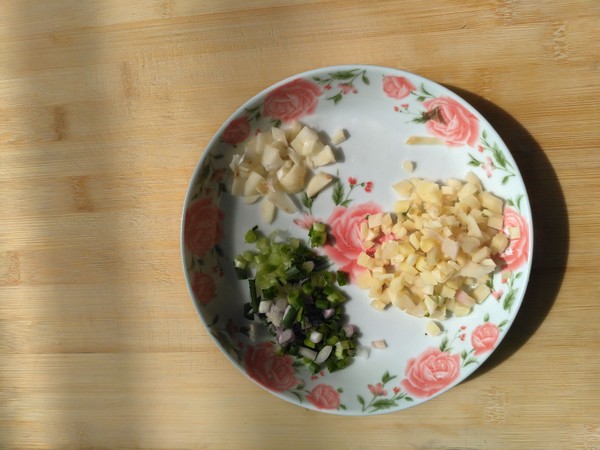 香脆鹵鯽魚的做法-咸鮮味炸菜譜