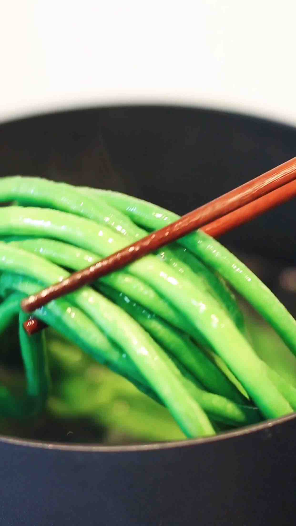手撕豇豆的做法-酸辣味煮菜譜