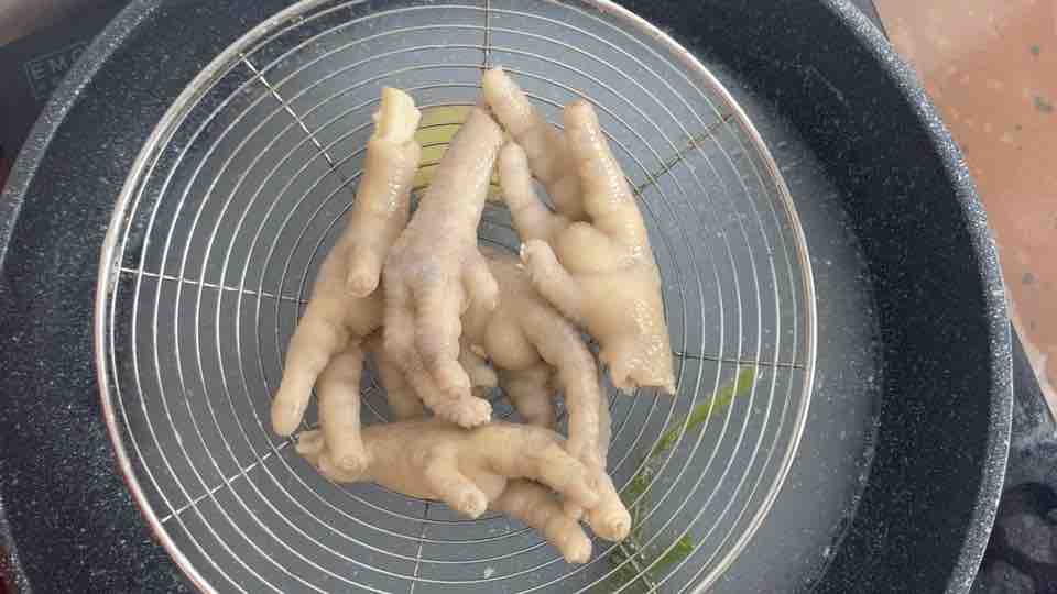 雞爪這樣做，香糯軟爛，好吃到光盤的做法-家常味燒菜譜