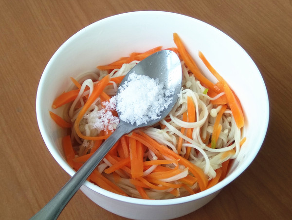 金針菇拌胡蘿卜的做法-家常味拌菜譜