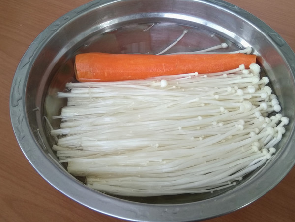 金針菇拌胡蘿卜的做法-家常味拌菜譜