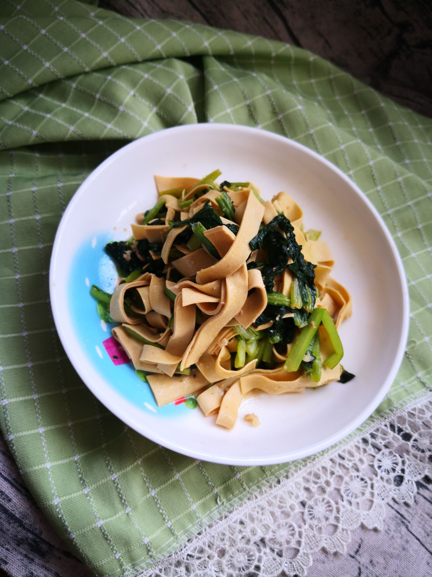烏塌菜炒豆皮的做法-家常味炒菜譜-易網健康養生網 烏塌菜炒豆皮的做法-家常味炒菜譜