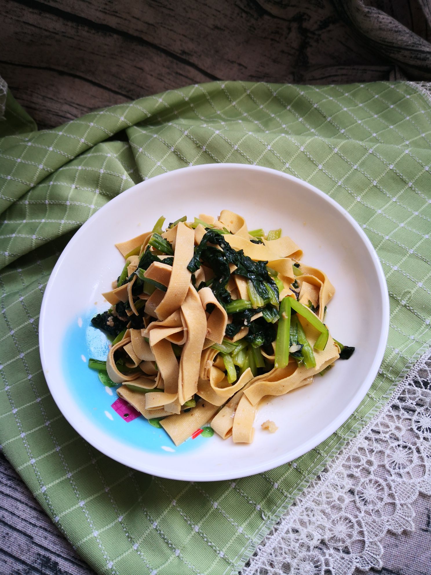 烏塌菜炒豆皮的做法-家常味炒菜譜-易網健康養生網 烏塌菜炒豆皮的做法-家常味炒菜譜