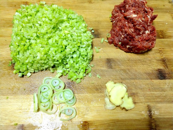 芹菜牛肉渣的做法-家常味炒菜譜