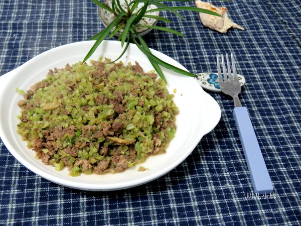 芹菜牛肉渣的做法-家常味炒菜譜-易網(wǎng)健康養(yǎng)生網(wǎng) 芹菜牛肉渣的做法-家常味炒菜譜