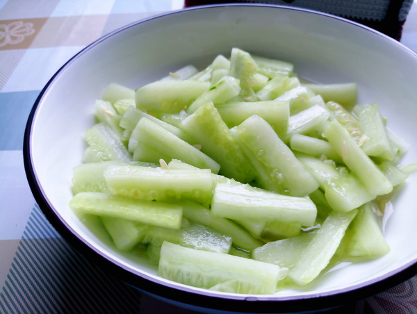 涼拌甜酸青瓜的做法-酸甜味拌菜譜-易網(wǎng)健康養(yǎng)生網(wǎng) 涼拌甜酸青瓜的做法-酸甜味拌菜譜