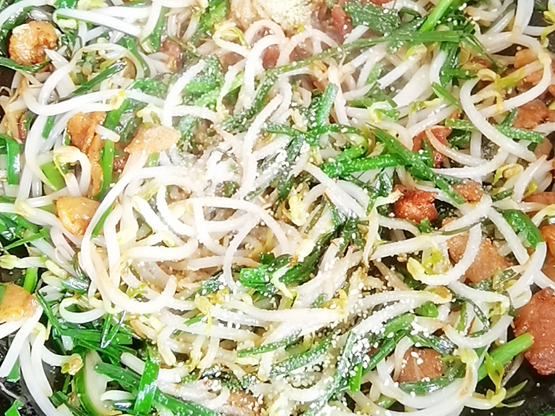 油梭子炒豆芽的做法-咸鮮味炒菜譜