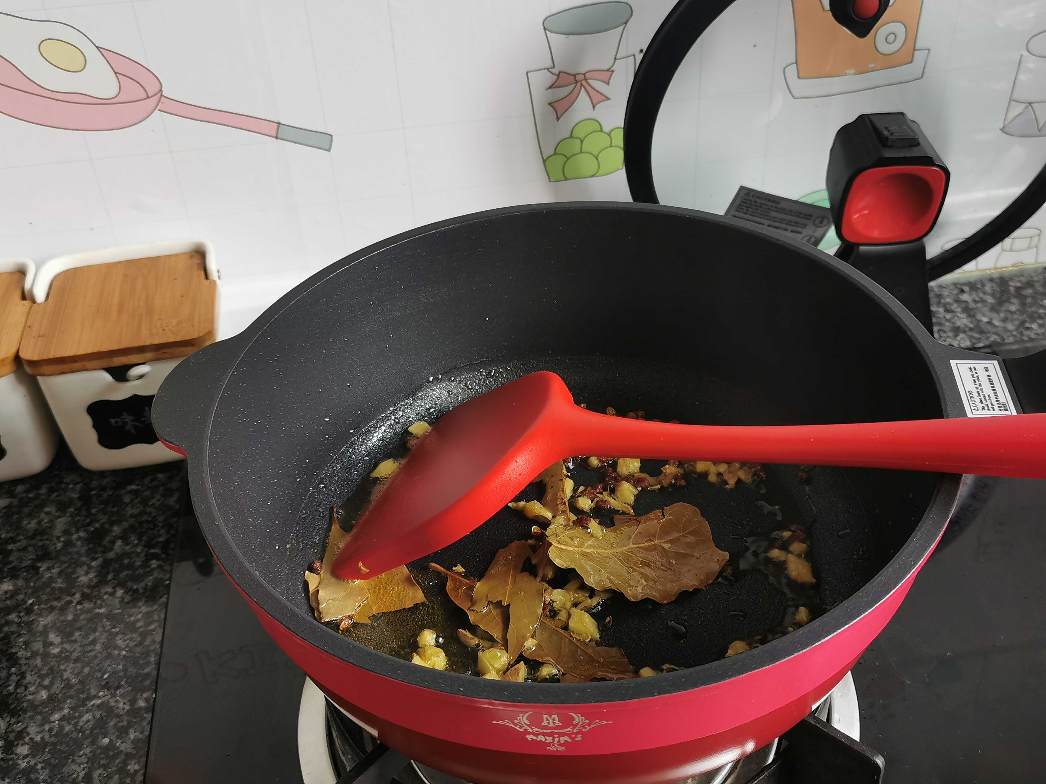 蒜蓉蝦的做法-蒜香味炒菜譜