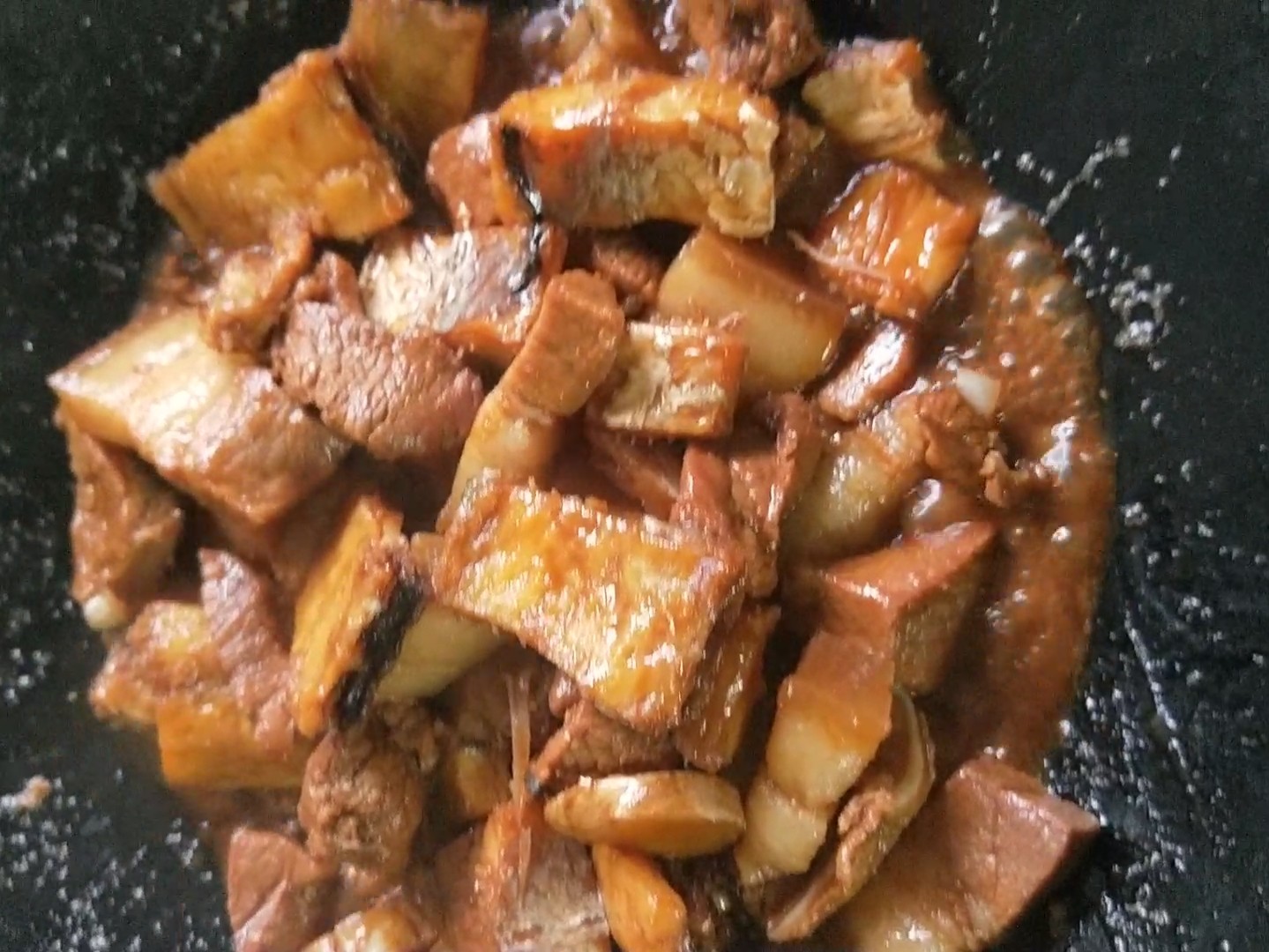 鰻魚干燒肉的做法-咸鮮味煮菜譜