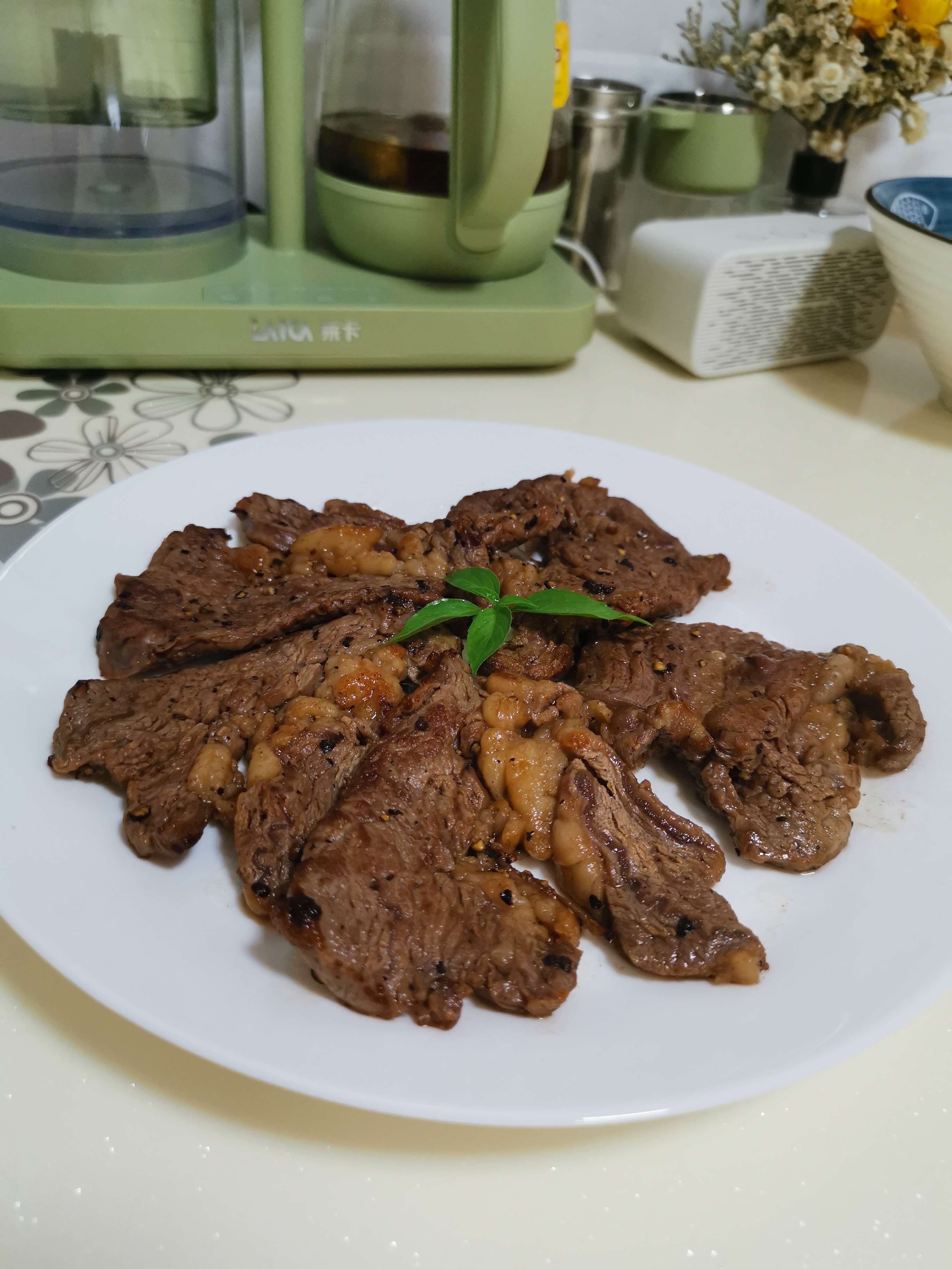 黑椒煎牛扒的做法-家常味煎菜譜-易網(wǎng)健康養(yǎng)生網(wǎng) 黑椒煎牛扒的做法-家常味煎菜譜