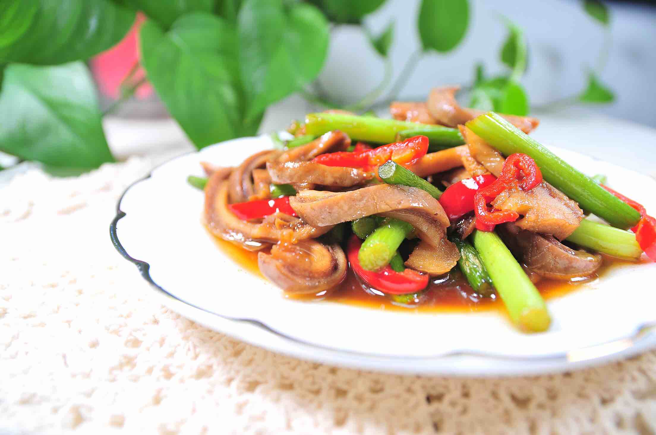 蒜薹炒豬肚的做法-家常味炒菜譜-易網(wǎng)健康養(yǎng)生網(wǎng) 蒜薹炒豬肚的做法-家常味炒菜譜