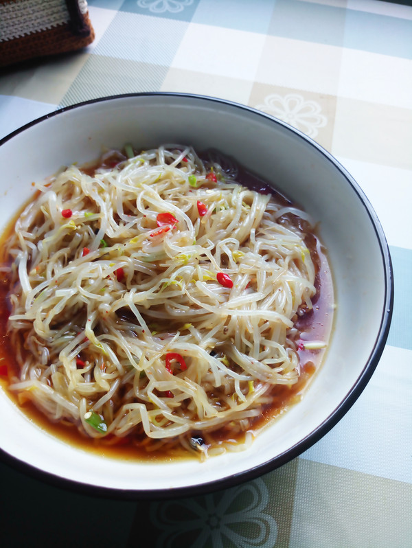 涼拌綠豆芽的做法-酸辣味拌菜譜-易網(wǎng)健康養(yǎng)生網(wǎng) 涼拌綠豆芽的做法-酸辣味拌菜譜