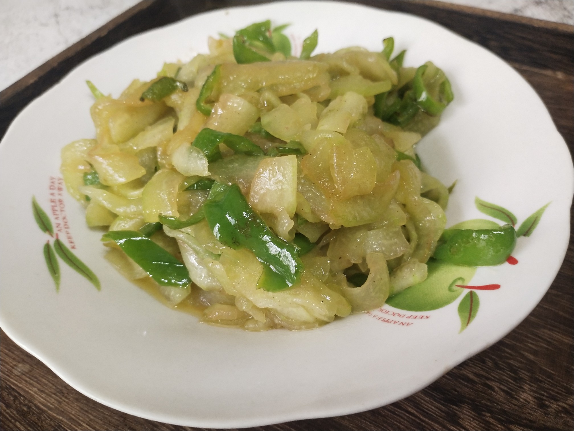 清炒西瓜皮的做法-家常味炒菜譜-易網(wǎng)健康養(yǎng)生網(wǎng) 清炒西瓜皮的做法-家常味炒菜譜