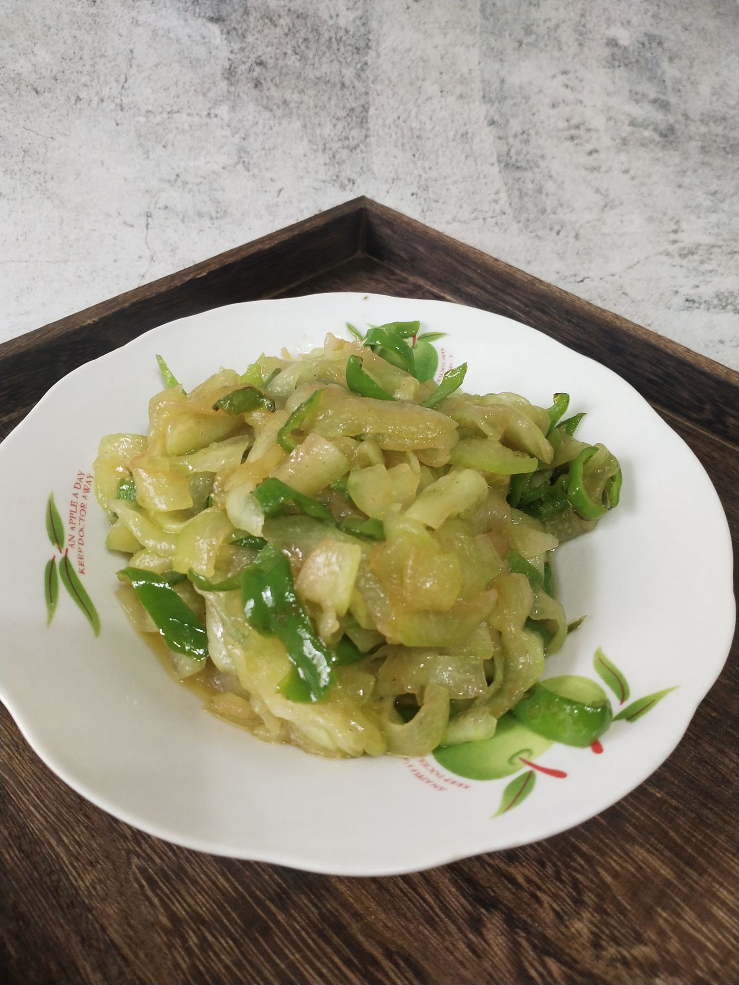 清炒西瓜皮的做法-家常味炒菜譜-易網(wǎng)健康養(yǎng)生網(wǎng) 清炒西瓜皮的做法-家常味炒菜譜