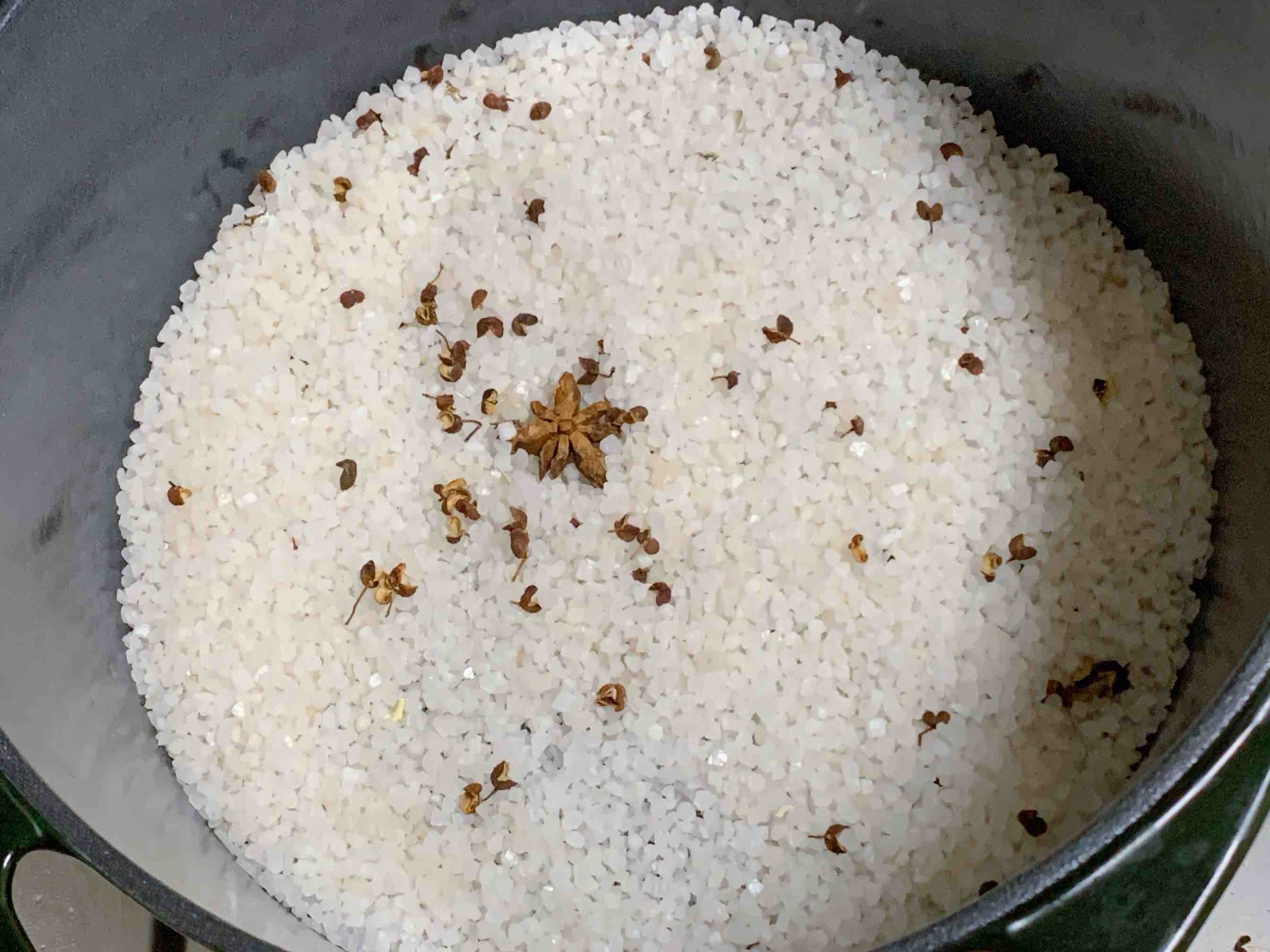 只用一包鹽，做一鍋鹽焗蝦的做法-咸鮮味烤菜譜