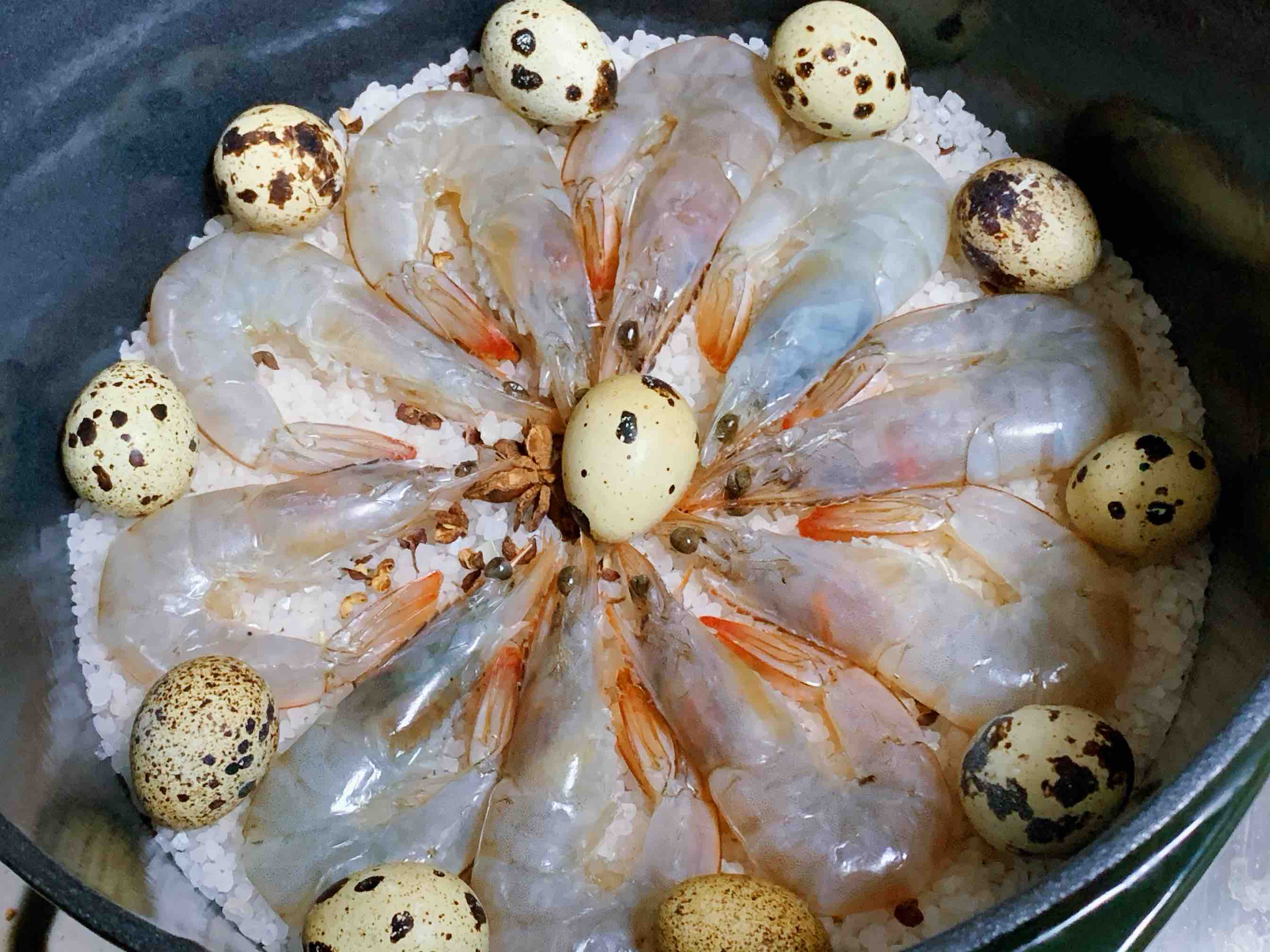 只用一包鹽，做一鍋鹽焗蝦的做法-咸鮮味烤菜譜