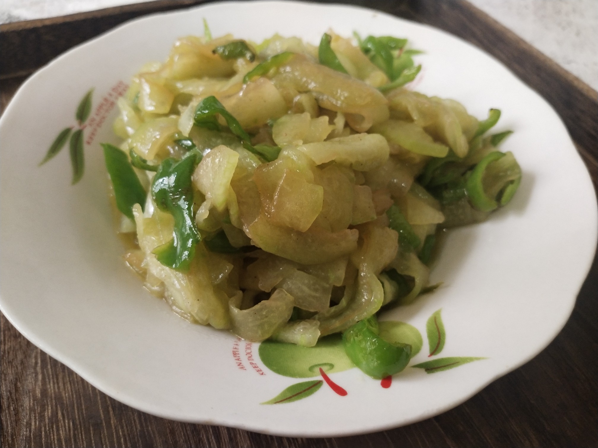 清炒西瓜皮的做法-家常味炒菜譜-易網(wǎng)健康養(yǎng)生網(wǎng) 清炒西瓜皮的做法-家常味炒菜譜