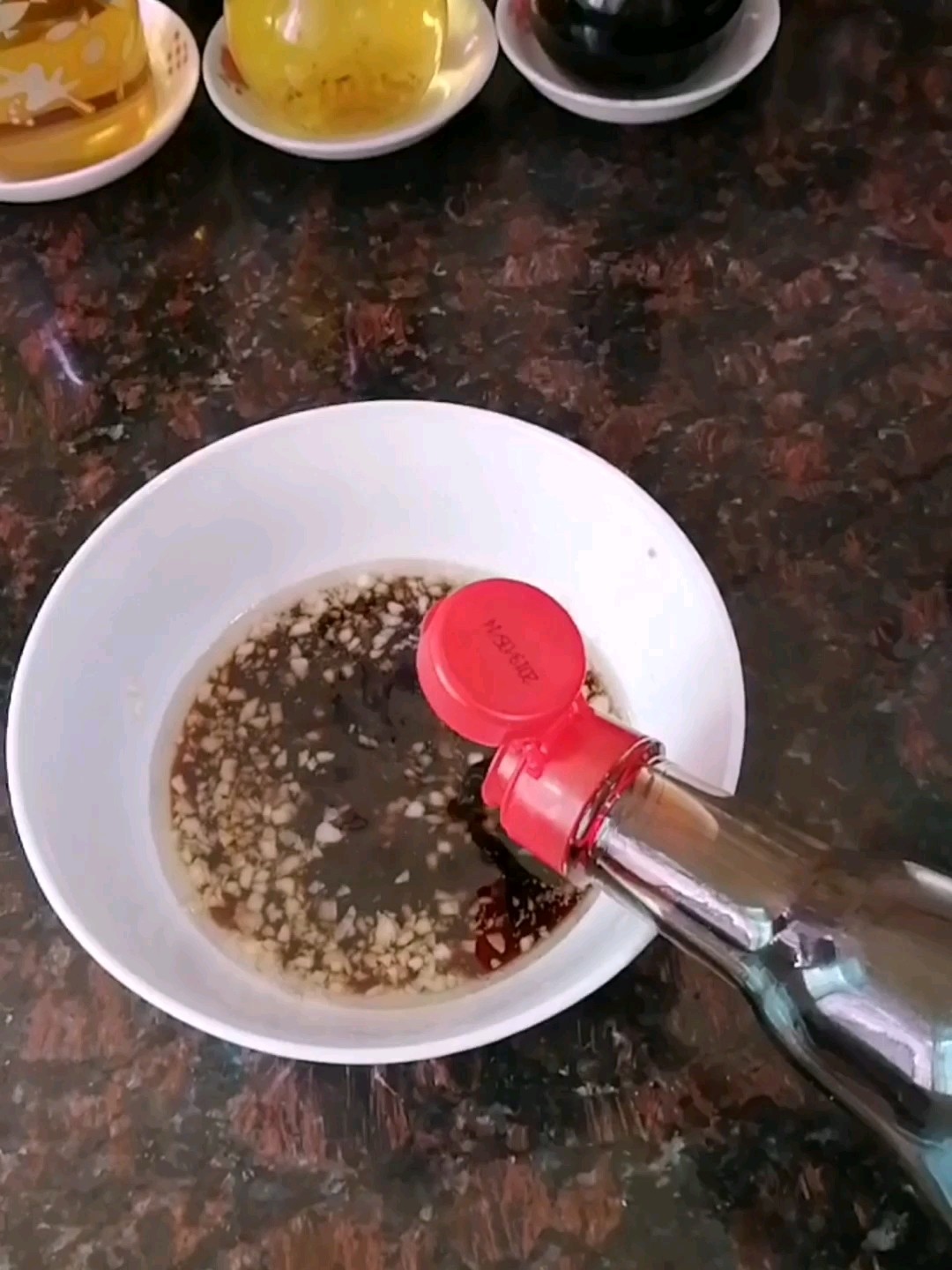 涼拌手撕茄子的做法-酸味拌菜譜