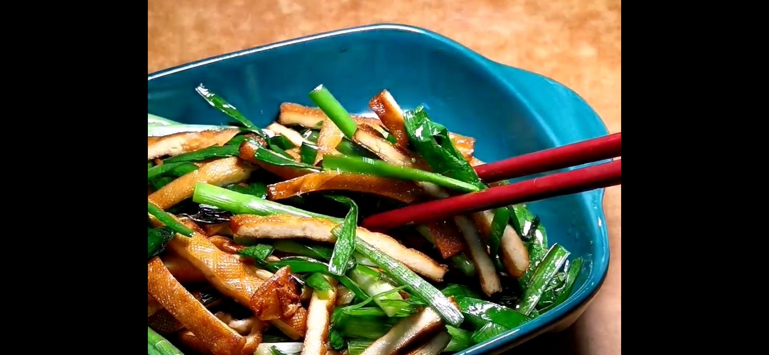 韭菜炒五香干的做法-家常味炒菜譜-易網(wǎng)健康養(yǎng)生網(wǎng) 韭菜炒五香干的做法-家常味炒菜譜