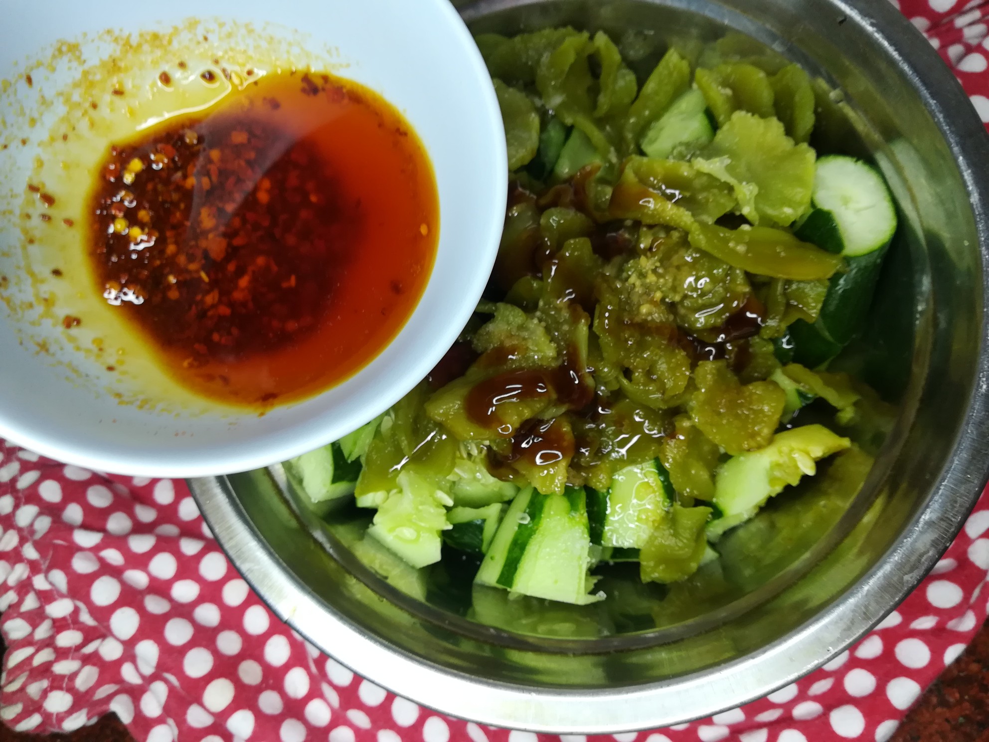 黃瓜拌萵筍干的做法-咸鮮味拌菜譜