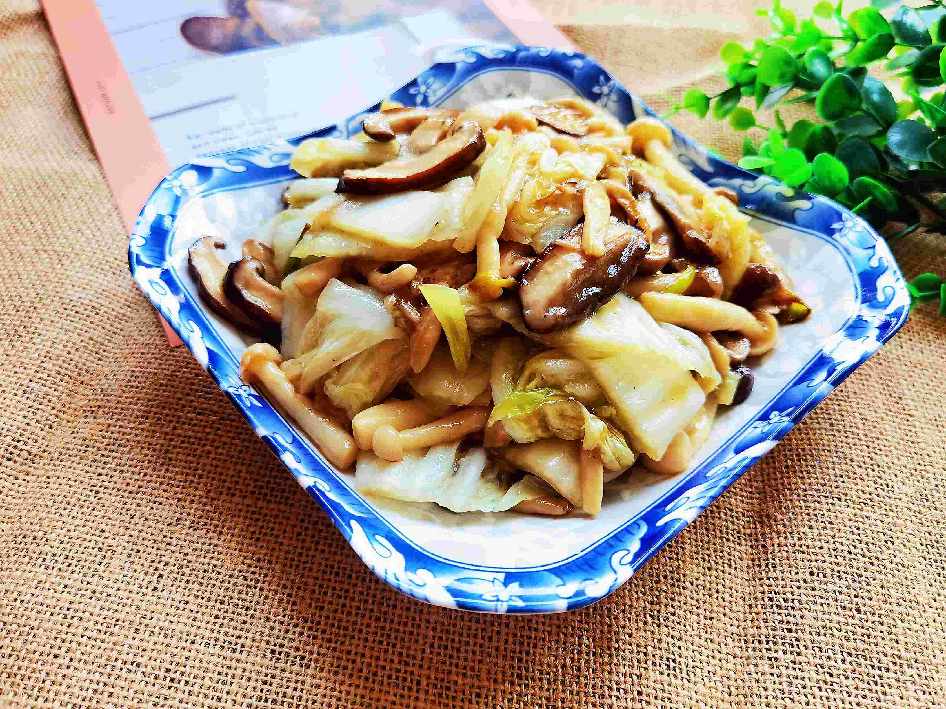 吃百菜不如吃白菜，白菜炒蘑菇，鮮美脆嫩又下飯的做法-咸鮮味炒菜譜