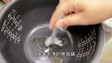 用電飯鍋就能做的「蜜汁叉燒」竟然比餐廳還好吃！的做法-甜味燜菜譜