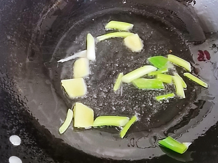 吃百菜不如吃白菜，白菜炒蘑菇，鮮美脆嫩又下飯的做法-咸鮮味炒菜譜