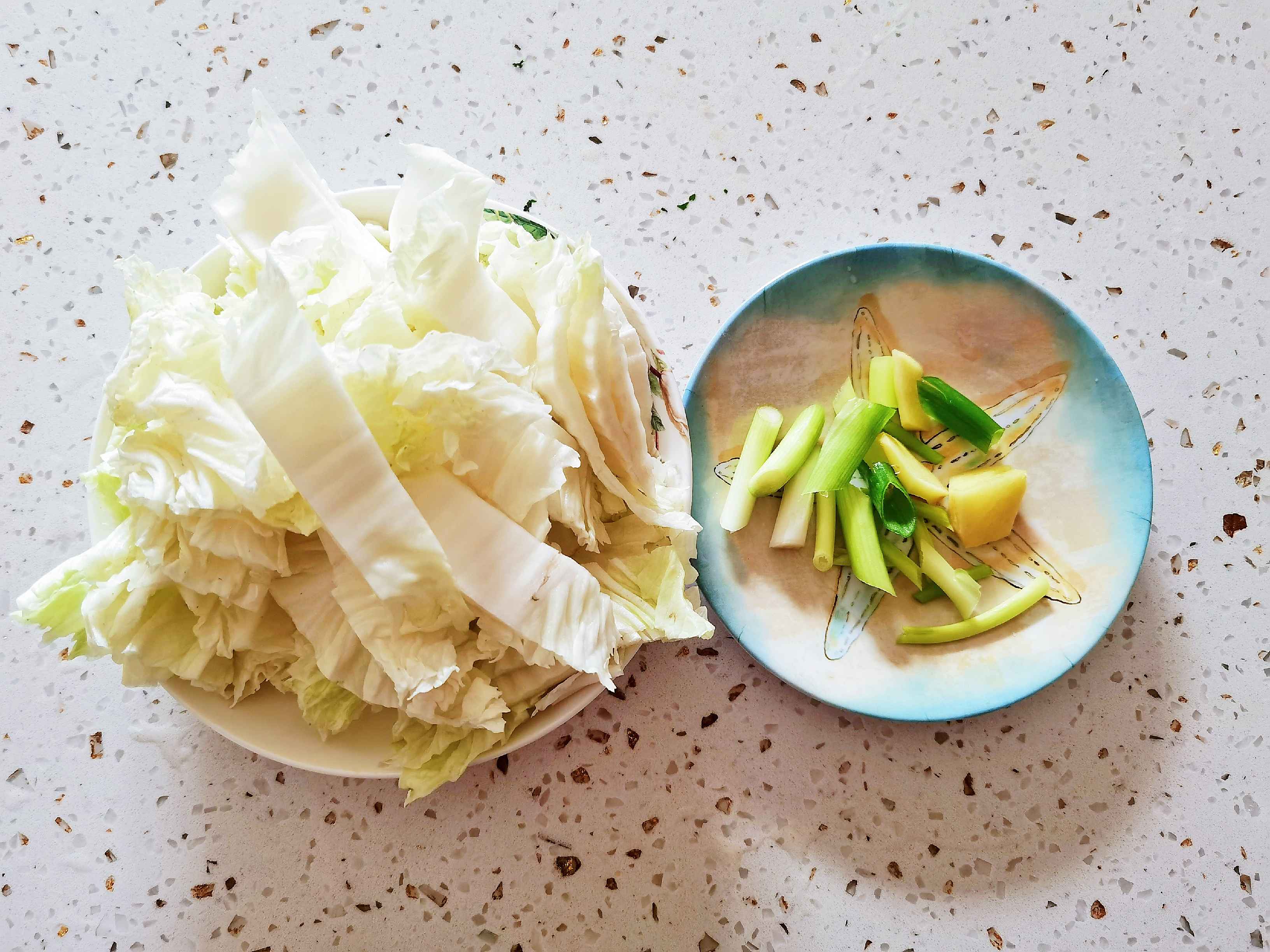吃百菜不如吃白菜，白菜炒蘑菇，鮮美脆嫩又下飯的做法-咸鮮味炒菜譜