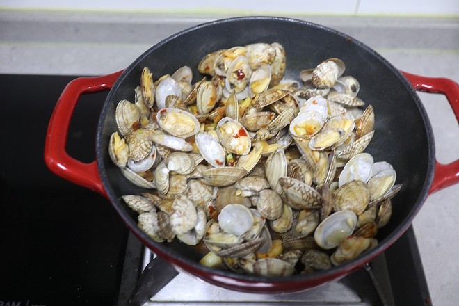 香辣花蛤粉絲煲的做法-咸鮮味煲菜譜