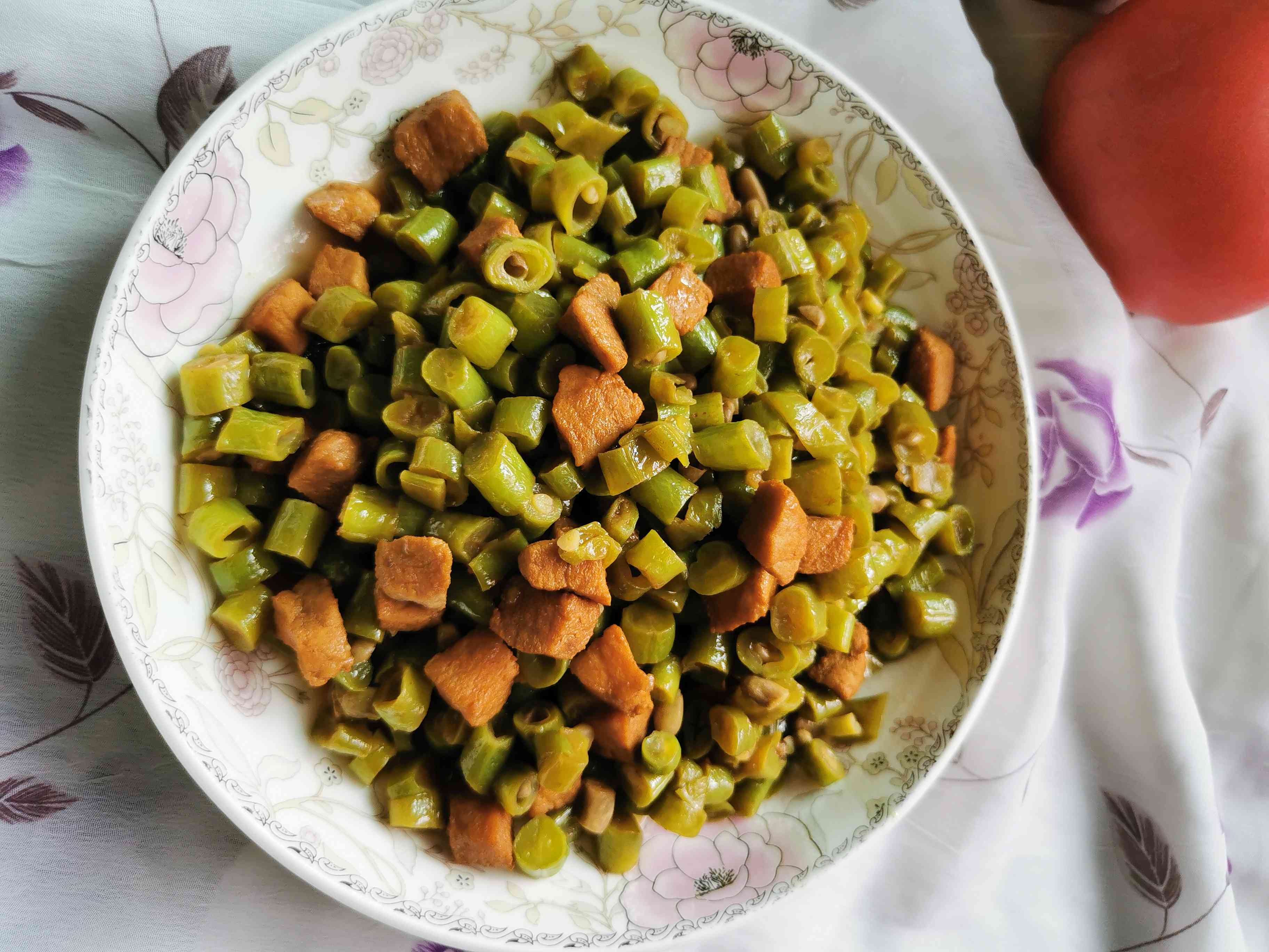 肉丁豆角的做法-家常味炒菜譜-易網健康養生網 肉丁豆角的做法-家常味炒菜譜