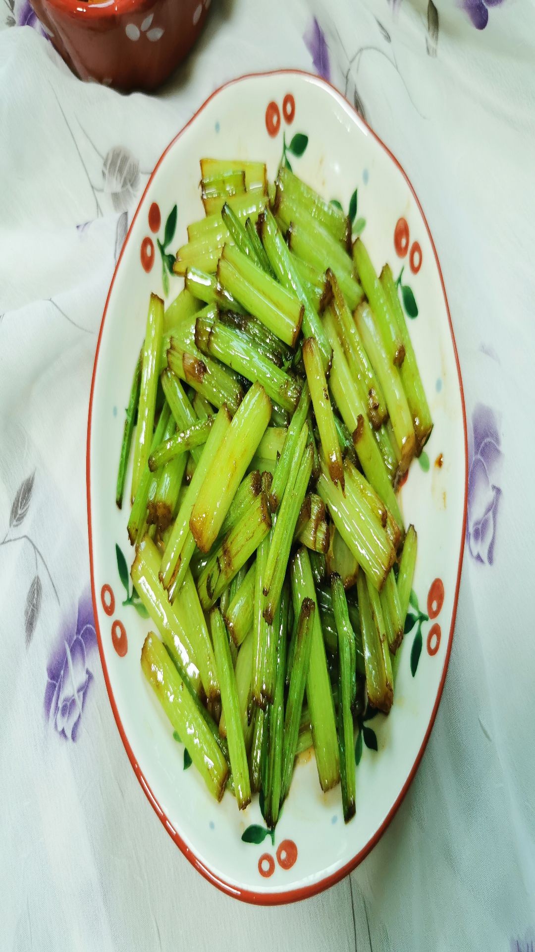 清炒芹菜的做法-家常味炒菜譜-易網健康養生網 清炒芹菜的做法-家常味炒菜譜