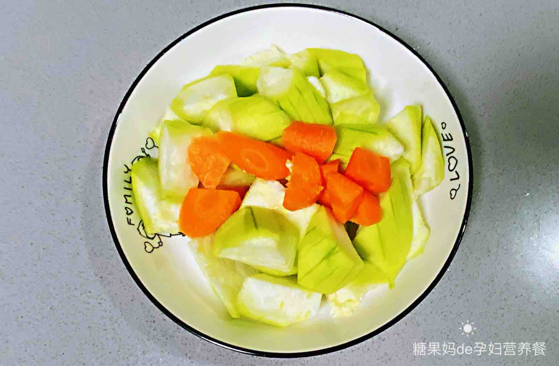 【孕婦食譜】絲瓜燴魚餅，甜鮮美味，色澤鮮艷、低脂又營(yíng)養(yǎng)～的做法-咸鮮味燴菜譜