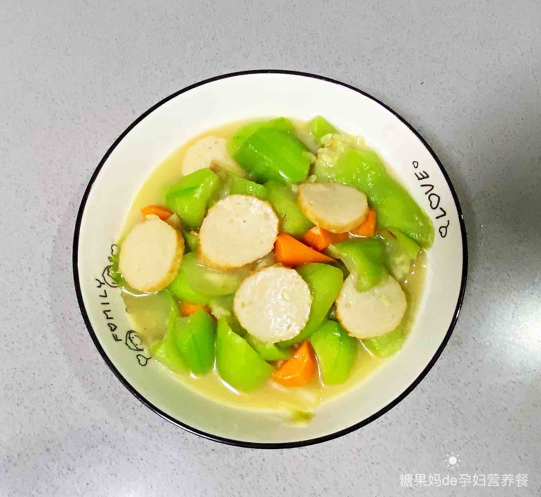 【孕婦食譜】絲瓜燴魚餅，甜鮮美味，色澤鮮艷、低脂又營(yíng)養(yǎng)～的做法-咸鮮味燴菜譜