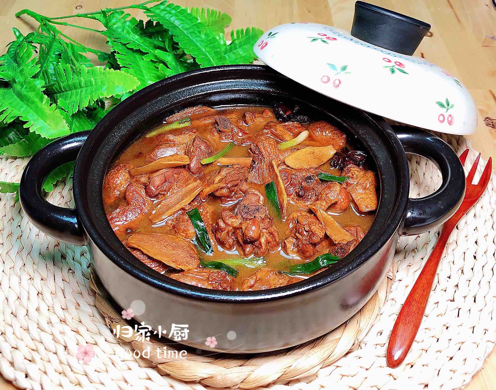 養生姜母鴨（祛暑濕肺燥、氣血雙補）的做法-咸鮮味燉菜譜
