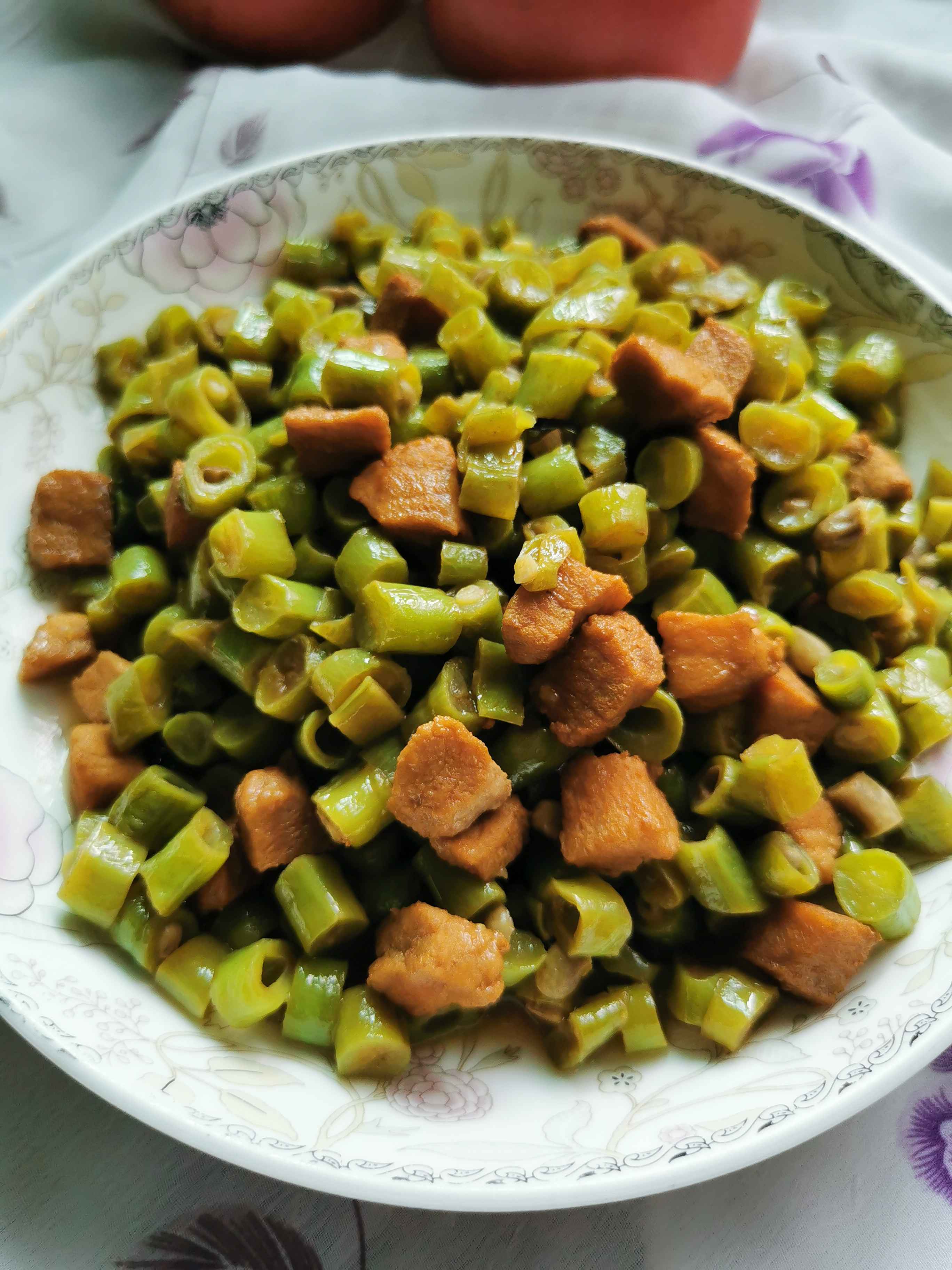 肉丁豆角的做法-家常味炒菜譜-易網健康養生網 肉丁豆角的做法-家常味炒菜譜