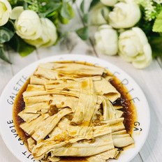 夏日涼拌吃腐竹，爽滑可口，撈一撈超好吃的做法-家常味煮菜譜