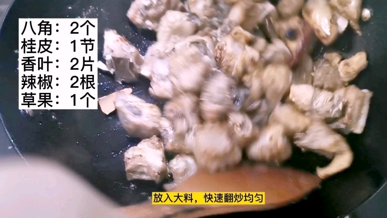 排骨燉豆角的家常做法，用料簡(jiǎn)單口感上乘，一鍋米飯不夠吃了的做法-家常味燉菜譜