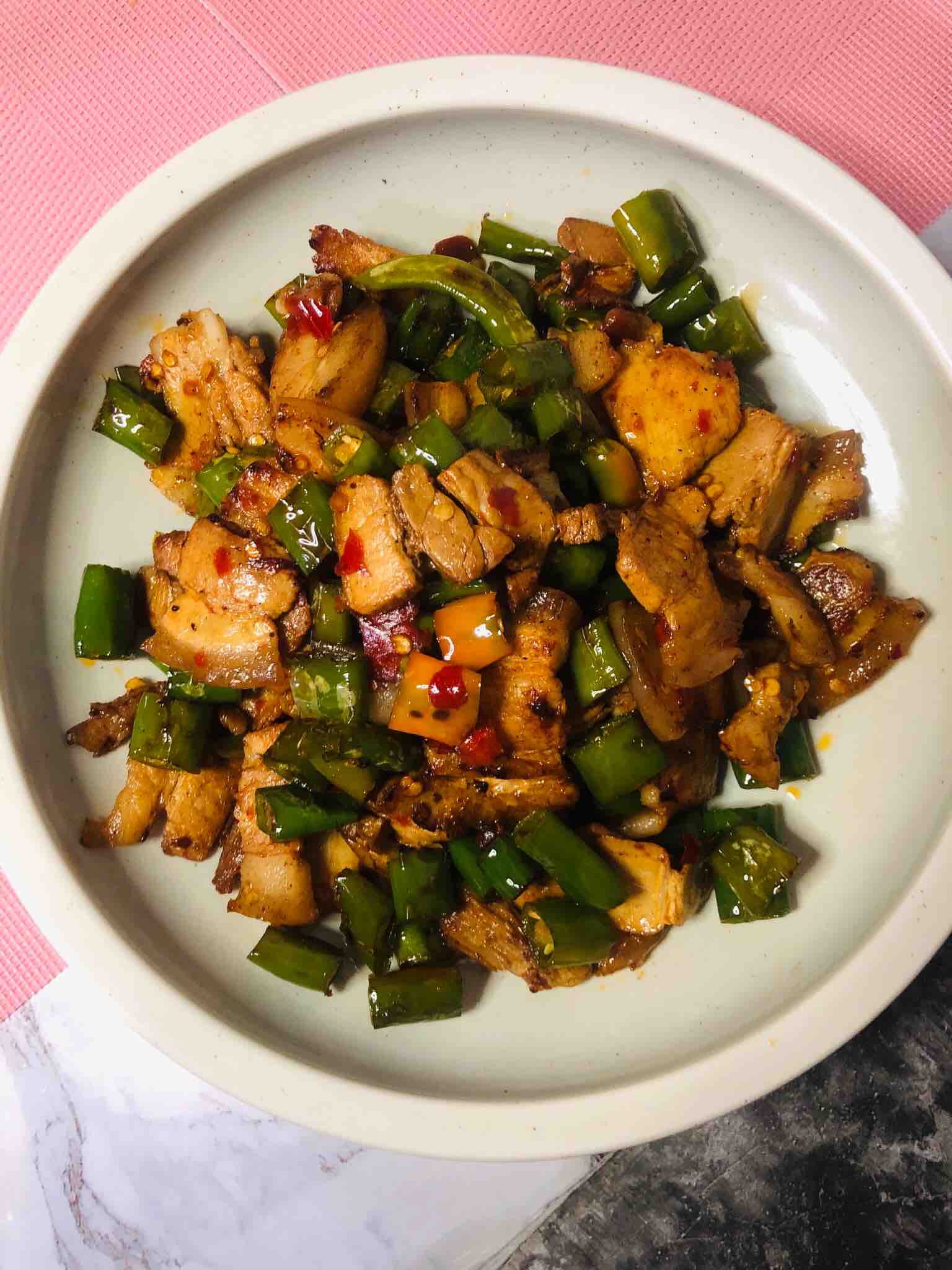 尖椒回鍋肉的做法-家常味炒菜譜-易網健康養生網 尖椒回鍋肉的做法-家常味炒菜譜