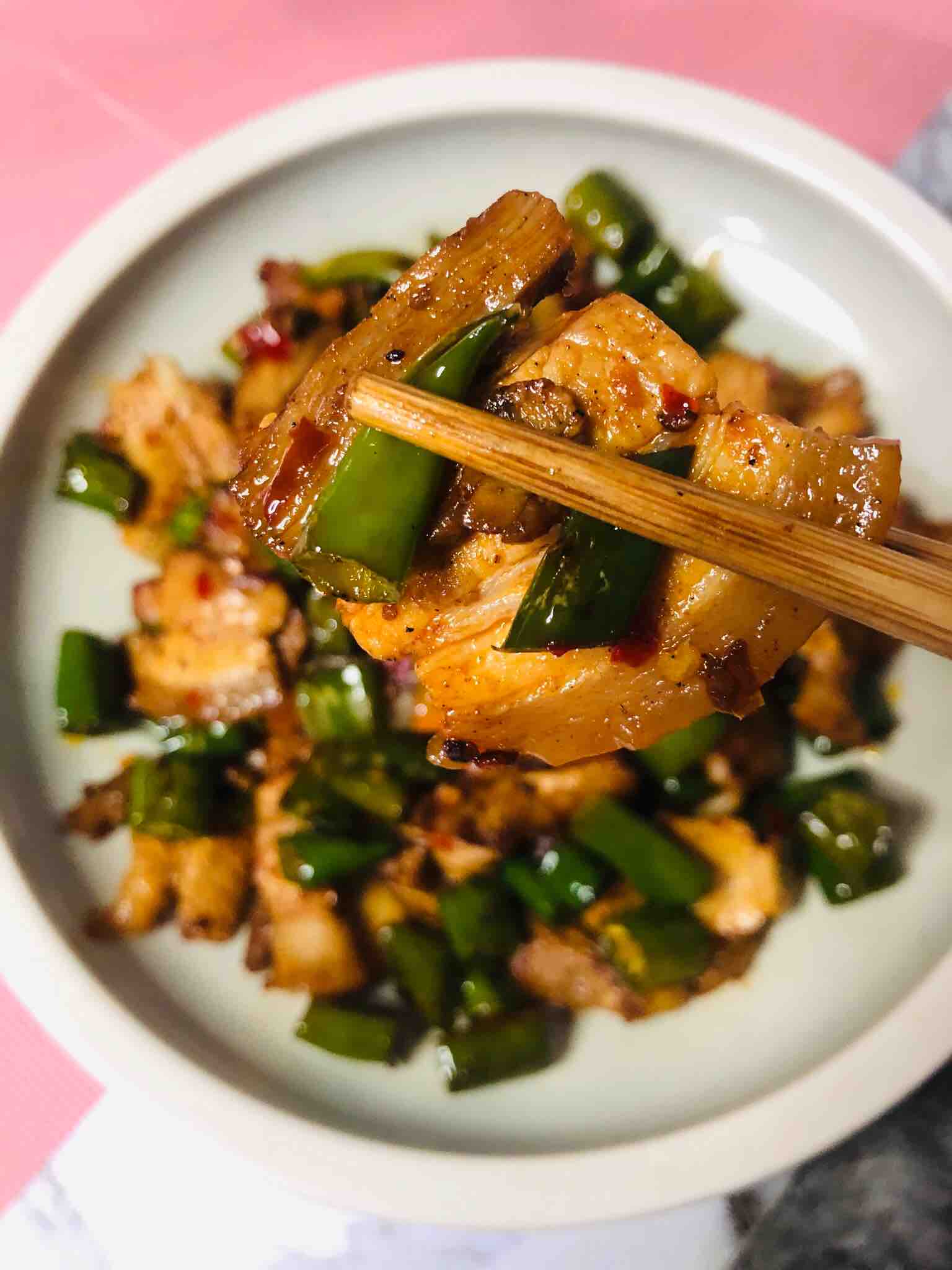 尖椒回鍋肉的做法-家常味炒菜譜-易網健康養生網 尖椒回鍋肉的做法-家常味炒菜譜