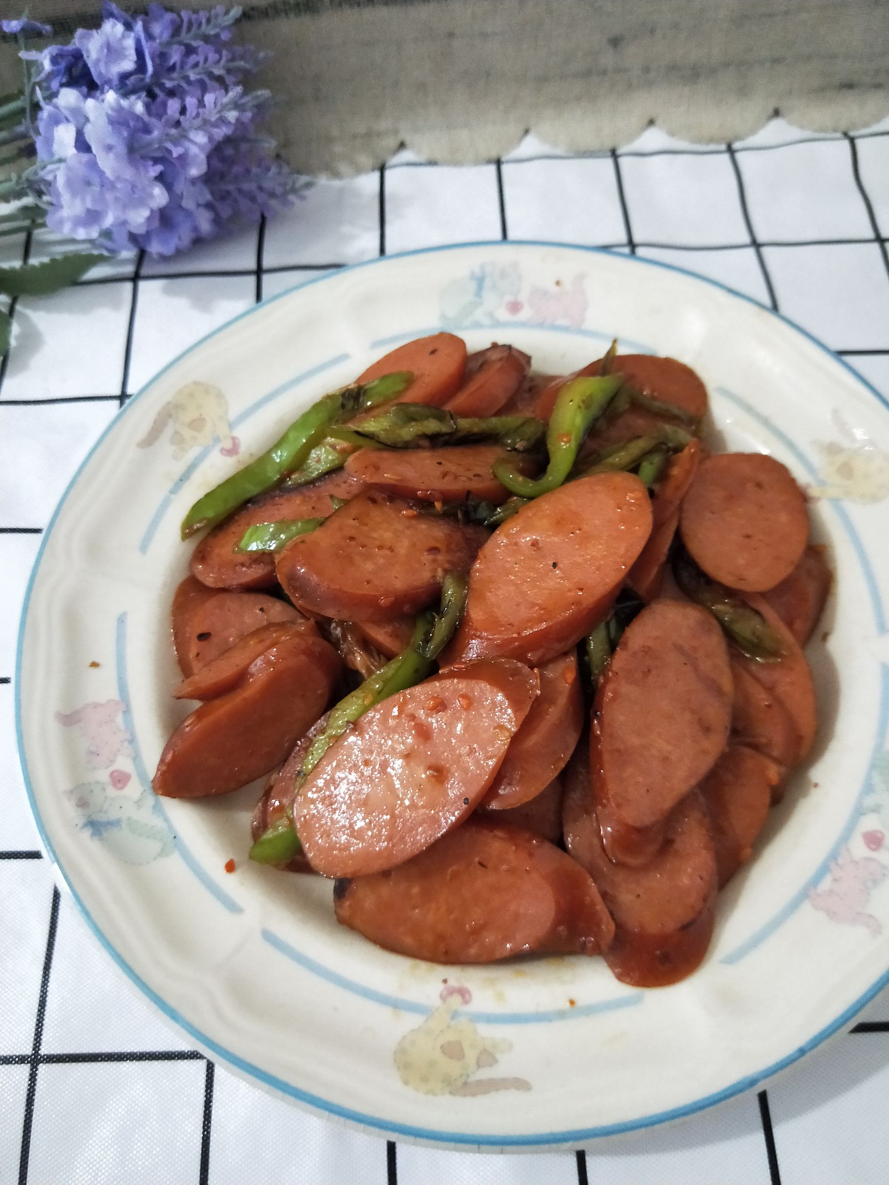 青椒蒜味腸的做法-家常味炒菜譜-易網健康養生網 青椒蒜味腸的做法-家常味炒菜譜