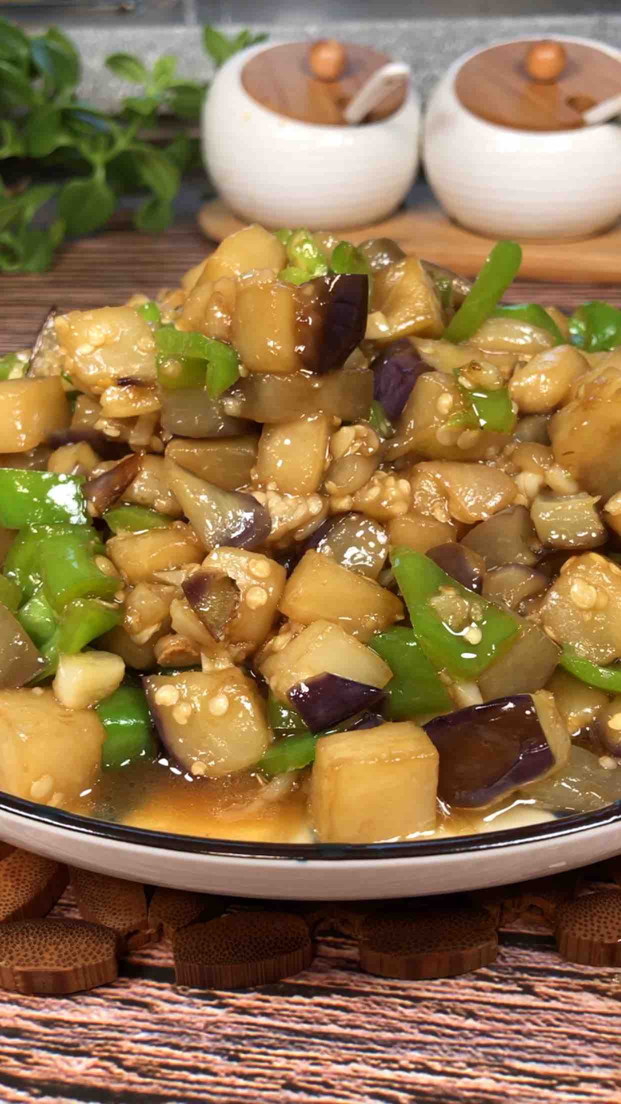茄子新吃法的做法-家常味炒菜譜-易網(wǎng)健康養(yǎng)生網(wǎng) 茄子新吃法的做法-家常味炒菜譜