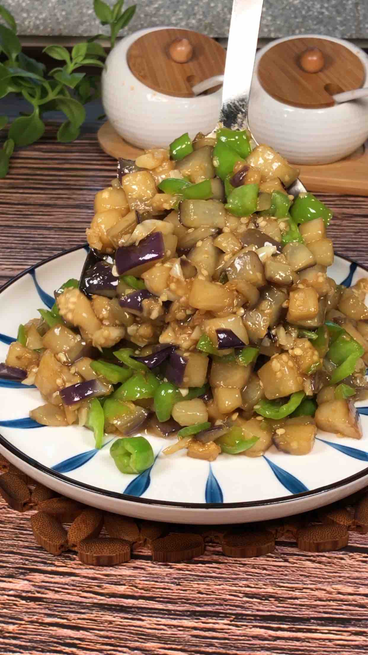 茄子新吃法的做法-家常味炒菜譜-易網(wǎng)健康養(yǎng)生網(wǎng) 茄子新吃法的做法-家常味炒菜譜