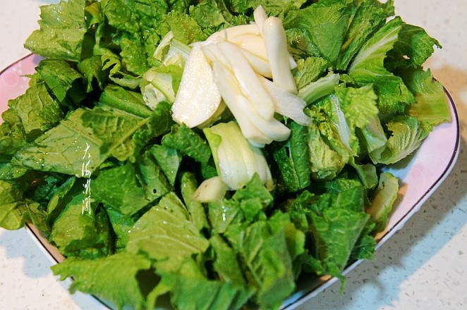 木耳爆炒小白菜的做法-蒜香味炒菜譜