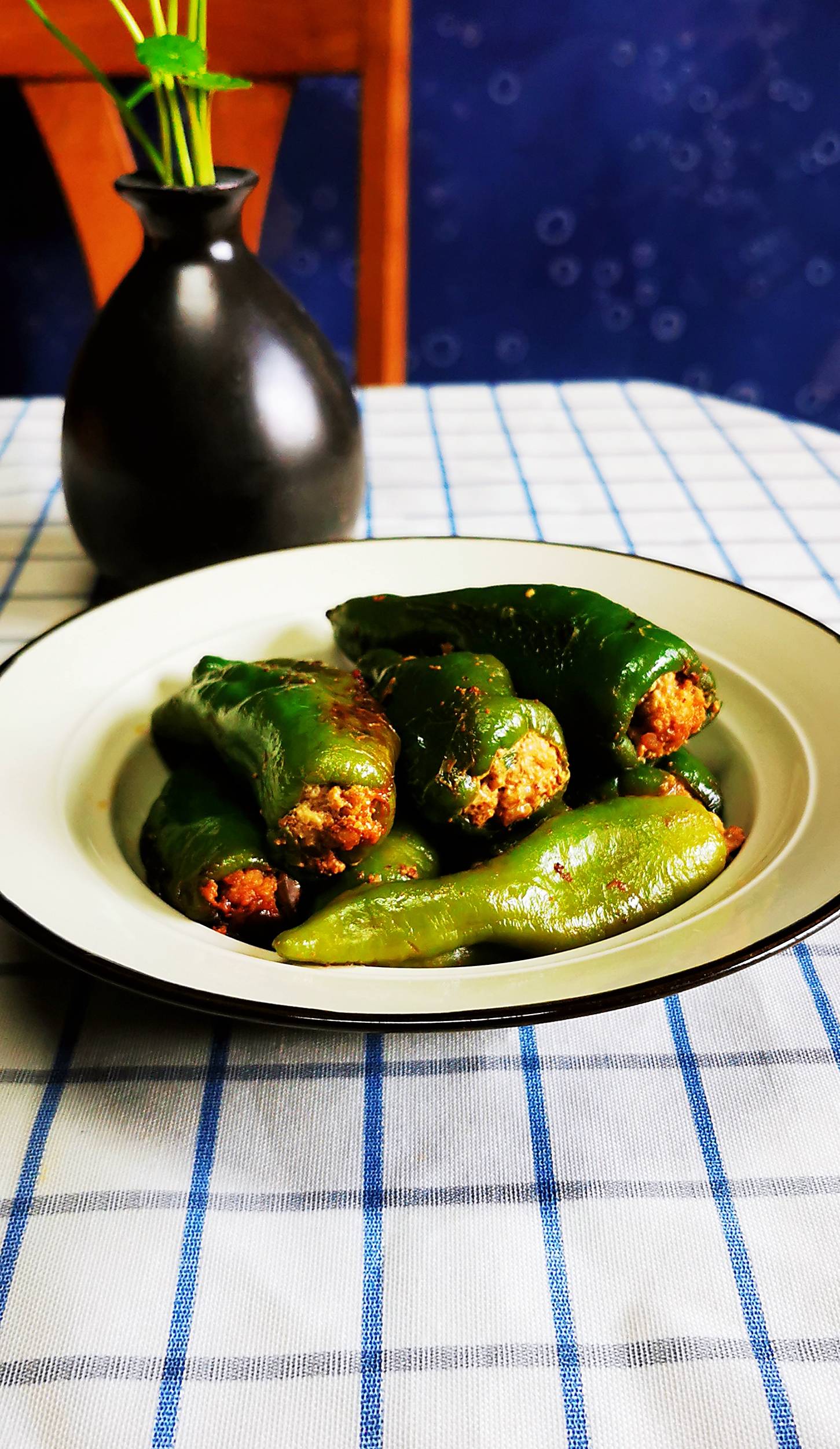青椒塞肉的做法-家常味煮菜譜-易網健康養(yǎng)生網 青椒塞肉的做法-家常味煮菜譜