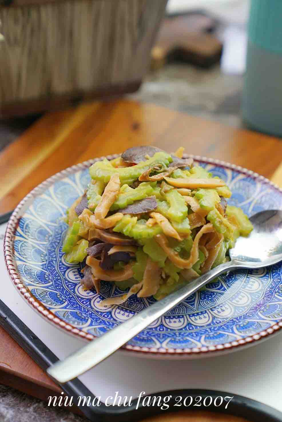 鴨胗炒苦瓜的做法-家常味炒菜譜-易網健康養生網 鴨胗炒苦瓜的做法-家常味炒菜譜